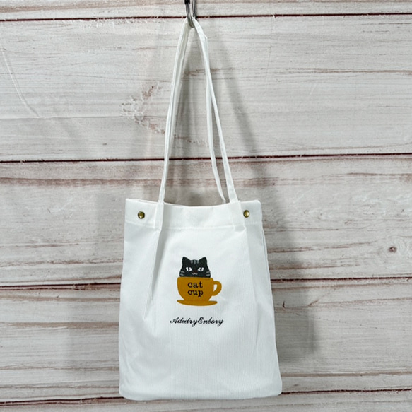 【現品限り】【送料無料】カップ猫のワンポイント刺繍 内ポケット付きトートバッグ＜ホワイト＞ 1枚目の画像