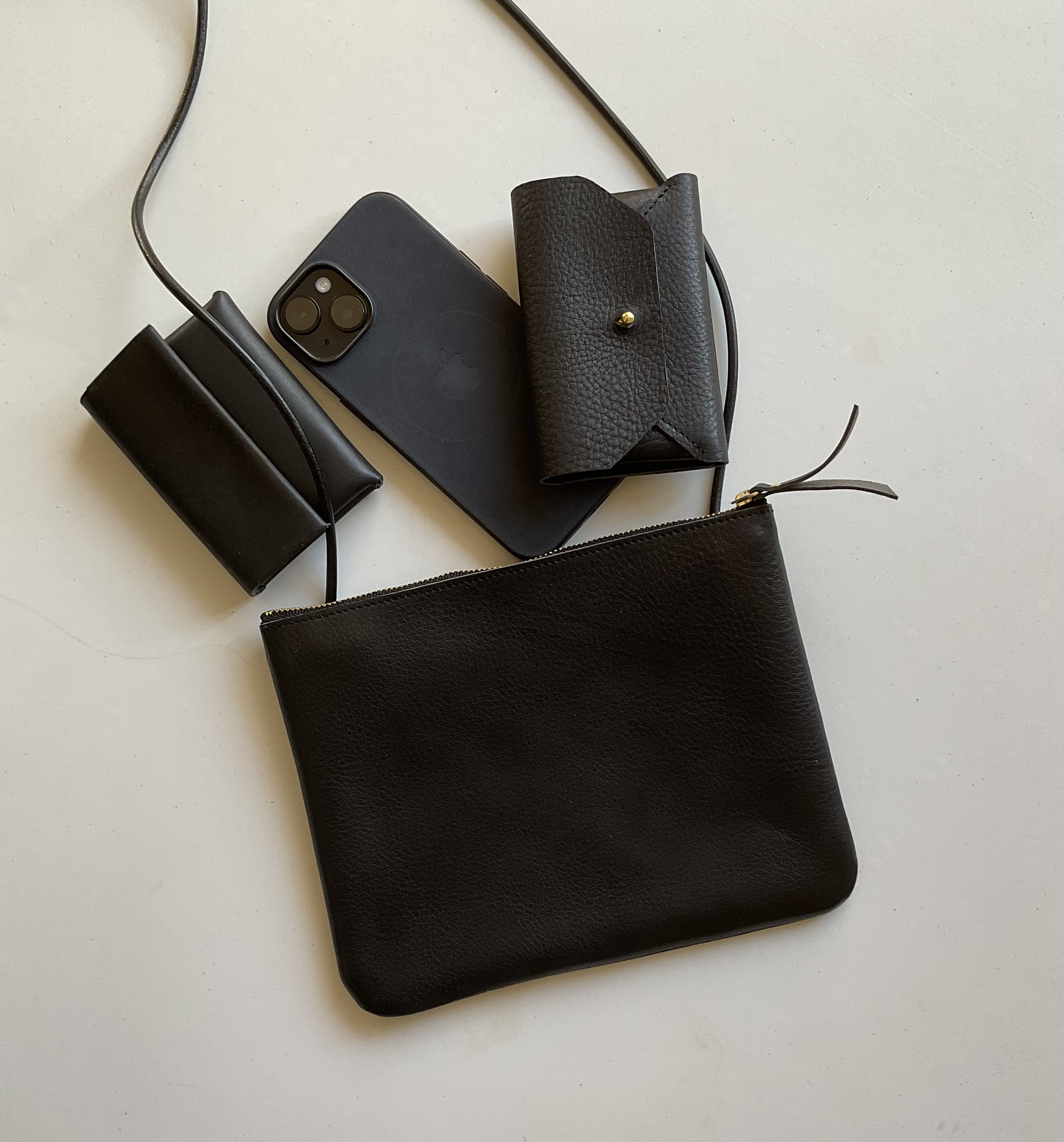 シボあり便利なファスナー付きポシェット/ブラック/グレー　　本革　レザー　受注制作