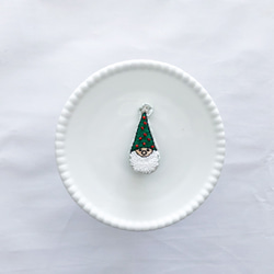 ノルディッカニッセのクリスマスツリー　刺繍ブローチ 1枚目の画像