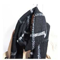 黒とグレーの秋冬マフラー【手織り】 4枚目の画像