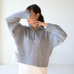 Morino Gakko 穿起來有趣 半拉鍊針織衫（淺灰色） 羊毛混紡針織衫 第1張的照片