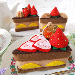 フェルトのおままごと＊いちごのショートケーキ(チョコレート)3個セット②ケーキ屋さん 3枚目の画像