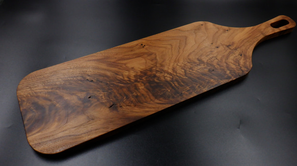 カッティングボード 大きいサイズ ◎樹種 ウォールナット ◎仕上げ 自然塗料　木製 木 一枚板 丸 パン ウォルナット 2枚目の画像