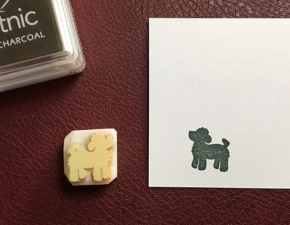 ミニトイプードルシルエットの消しゴムはんこ（持ち手つき） はんこ