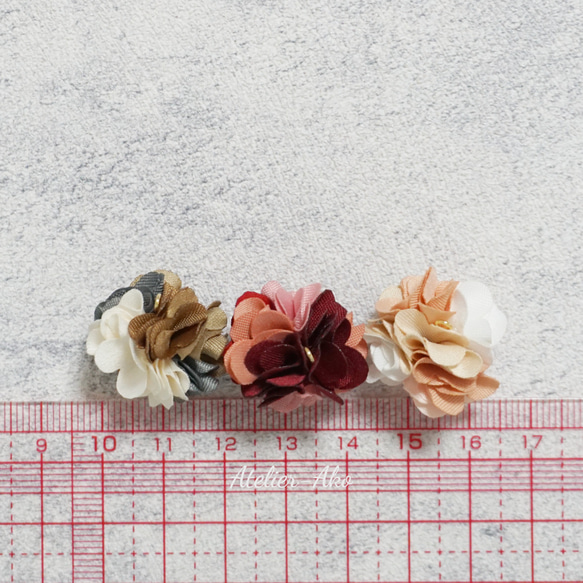 ４個♡ピンク　ミックス カラー　ポンポン　立体　花びら　フラワー　チャーム 3枚目の画像