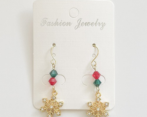 ハンドメイドピアス クリスマスビーズ＆雪の結晶（イヤリング変更可