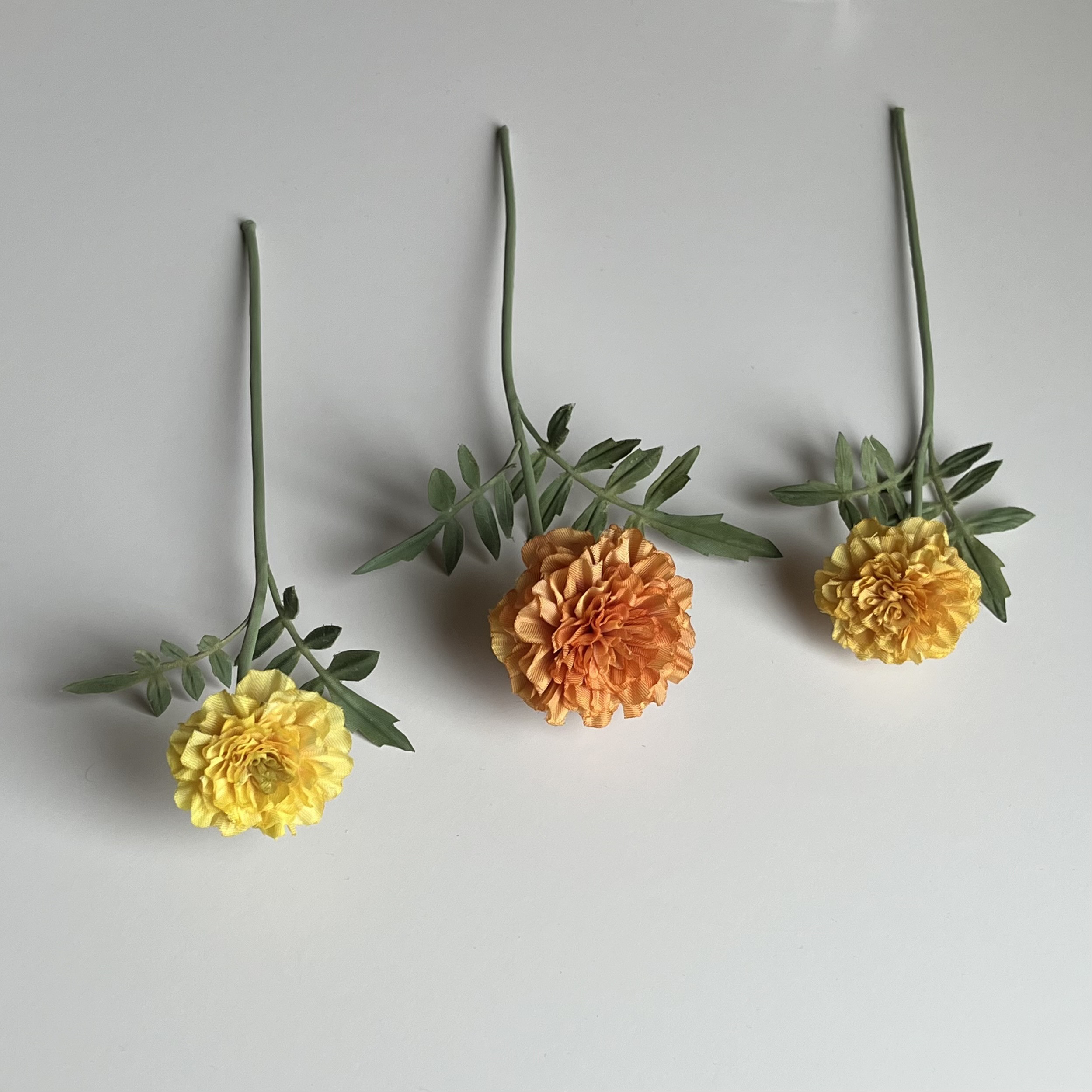 布の花　小さいマリーゴールド　3本　枯れない手作りのお花