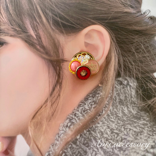 女王蜂の王冠〜蜂＆韓国＆ヴィンテージボタン×シェル＆金箔封入