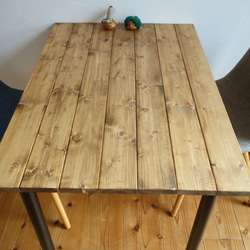 シンプルなダイニングテーブル《幅90ｘ奥行62cm》【無垢材・2人用】色：アンティークブラウン 5枚目の画像