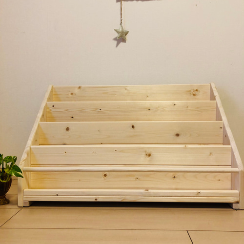 絵本棚　ブックシェルフ　無垢材　天然の木　本棚 木の温かみがある絵本棚 無垢材 ブックシェルフ 本棚・絵本棚