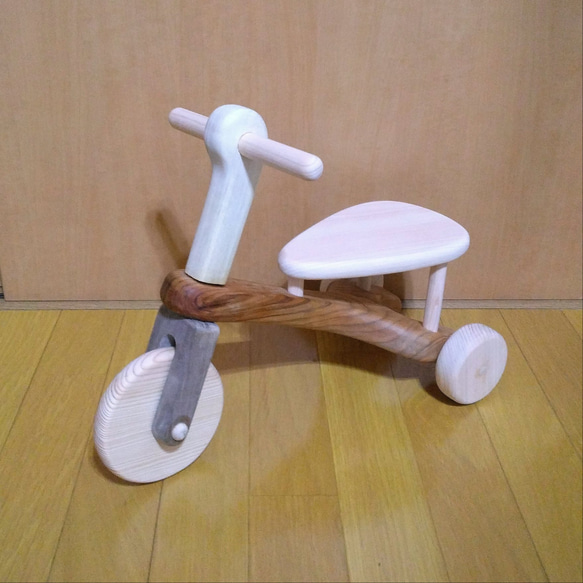木の三輪車 おもちゃ・人形 あしがら丸太細工 通販 16959113｜Creema