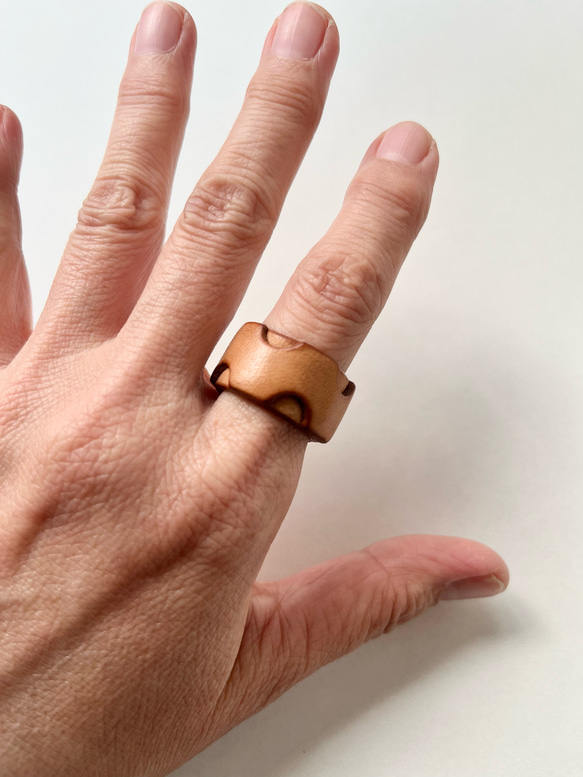 本革指輪 手縫い 指輪・リング R-S工房 通販 16959132｜Creema(クリーマ)