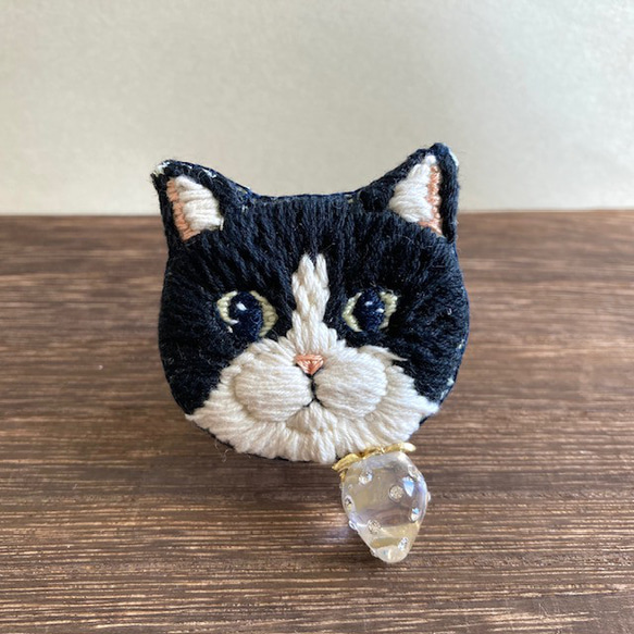 ねこ　刺繍　猫ブローチ✨　ハンドメイド　プレゼントにオススメ❤️ 1枚目の画像