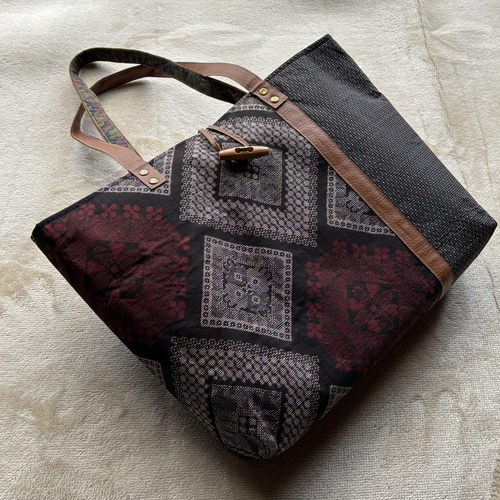 アンティーク大島紬のトートバッグ リバーシブル 龍郷赤 A4サイズが