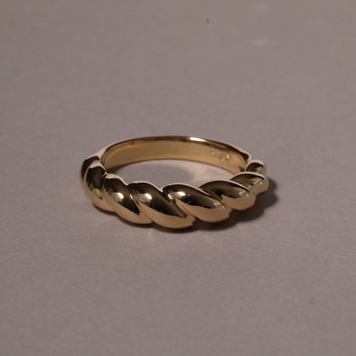 K18・プラチナ〉ツイストボリューム リング ゴールド地金指輪〈VR088