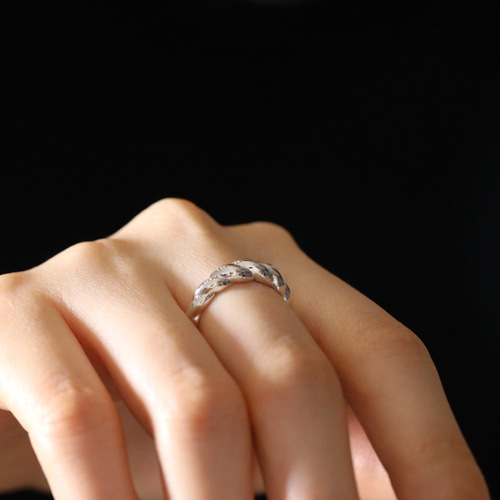 K18 プラチナ ツイストリング K18・プラチナ〉ツイストボリューム リング ゴールド地金指輪