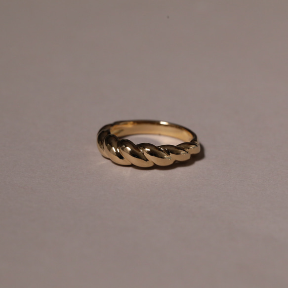 〈K18・プラチナ〉ツイストボリューム リング　　ゴールド地金指輪〈VR088〉 17枚目の画像