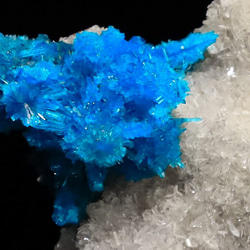 青いキラキラ 天然 ペンタゴン石 （ペンタゴナイト