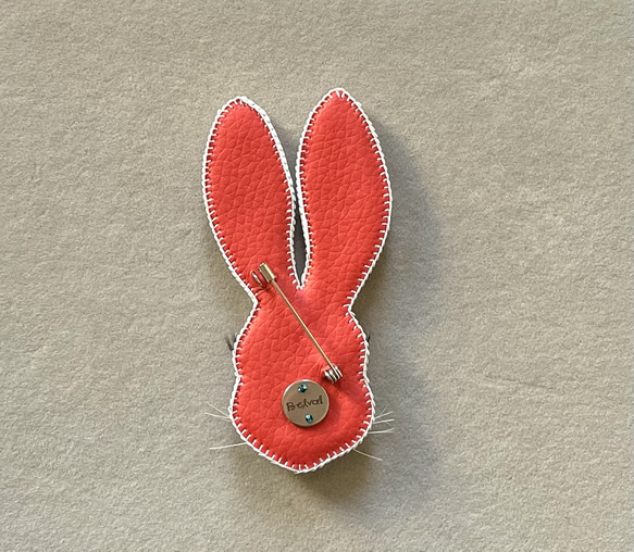 ビーズ刺繍のブローチ　-妖艶なうさぎさん- rabbit 6枚目の画像