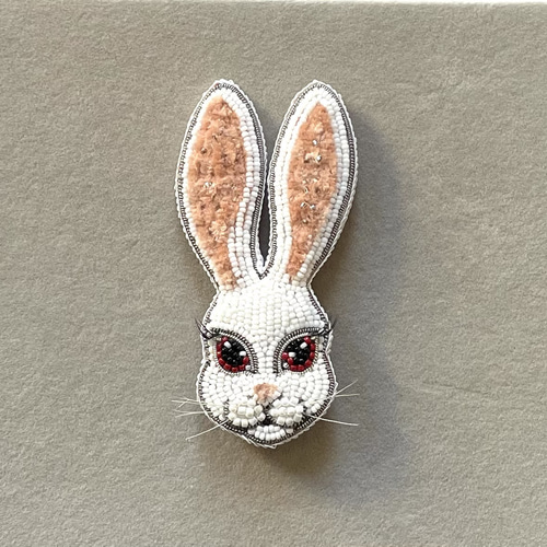 ビーズ刺繍のブローチ -妖艶なうさぎさん- rabbit ブローチ