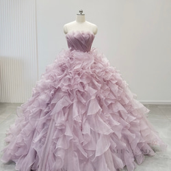 くすみピンク　花びら　ウェディングドレス　カラーウェディングドレス 1枚目の画像