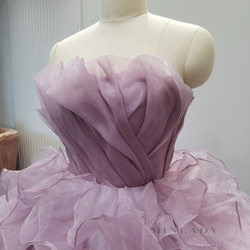 くすみピンク　花びら　ウェディングドレス　カラーウェディングドレス 4枚目の画像