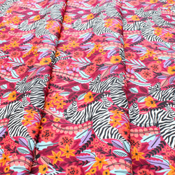 カットクロス Cloud9 Fabrics / Zebras 227371 Frolicking Zebras Red 4枚目の画像