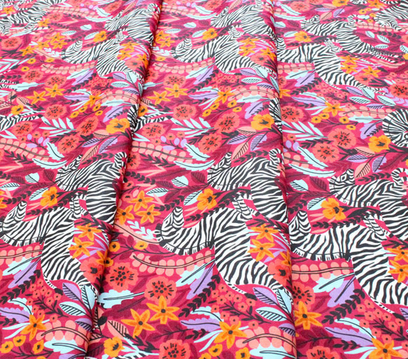 カットクロス Cloud9 Fabrics / Zebras 227371 Frolicking Zebras Red 4枚目の画像