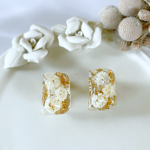 純白のかすみ草 艶々レジン✴︎2way ひねりリング ネジバネイヤリング