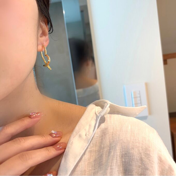 Heart hoop earrings ハートフープイヤリング　樹脂イヤリング　樹脂ピアス　金属アレルギー対応　シンプル 8枚目の画像