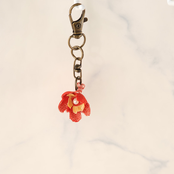 正絹&パールビーズ  赤い和風布花のキーホルダー 11枚目の画像