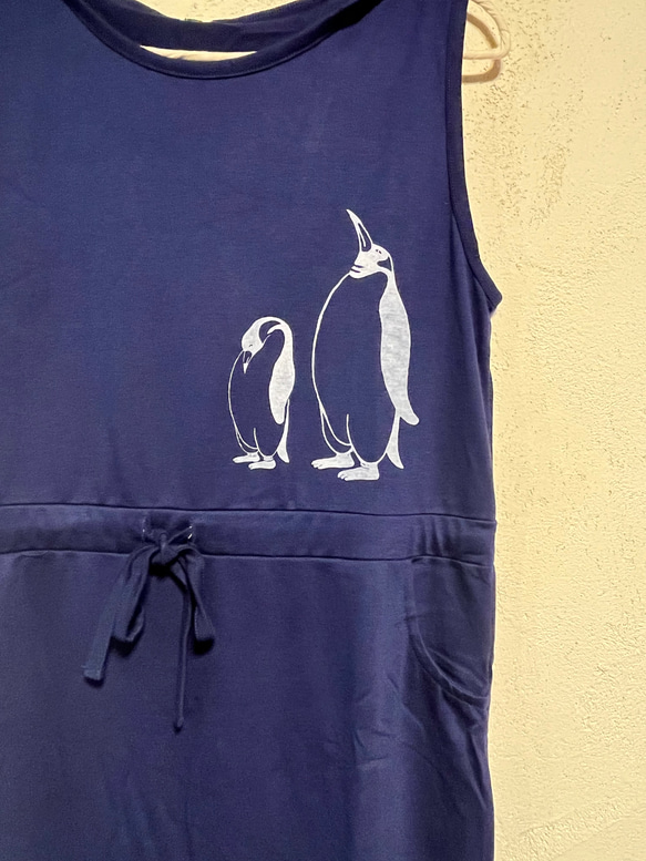 ペンギン パーカーワンピース、オリジナルデザイン、らくちんワンピースタイプのルームウェア 4枚目の画像