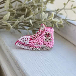 ピンクのスニーカー*ビーズ刺繍ブローチ 5枚目の画像