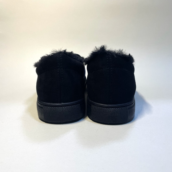充滿溫暖的毛皮圍巾♪雙色毛皮圍巾懶人鞋(黑色x啞光黑色)22.5cm～24.5cm 第5張的照片