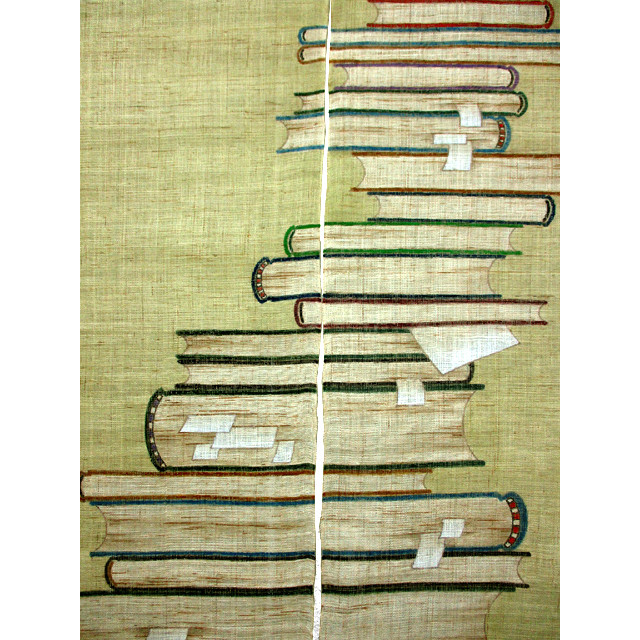 麻暖簾（積み上げた洋書の上のリンゴ）（黄緑色・茶色）