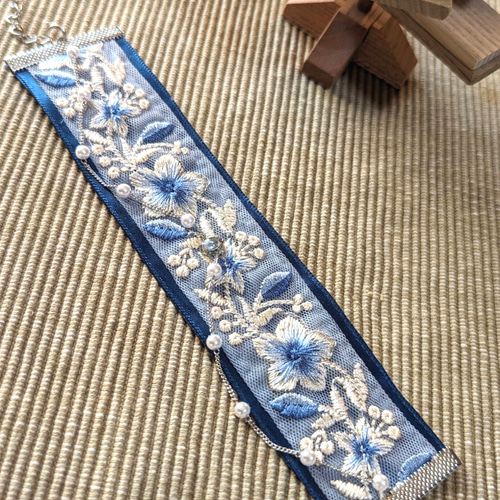 インド刺繍リボンのブレスレット(くすみブルー) ブレスレット しらたま