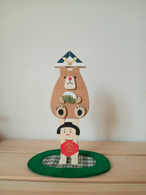 金太郎とクマと兜〈柏餅バージョン〉　こどもの日　節句飾り　節句祝い　小さい　コンパクト　かわいい 1枚目の画像
