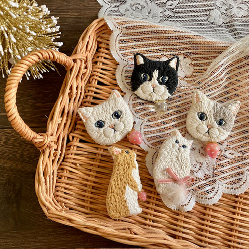 ねこ 刺繍 猫ブローチ✨ ハンドメイド プレゼントにオススメ