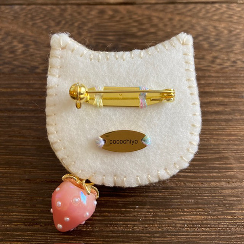ねこ 刺繍 猫ブローチ✨ ハンドメイド プレゼントにオススメ