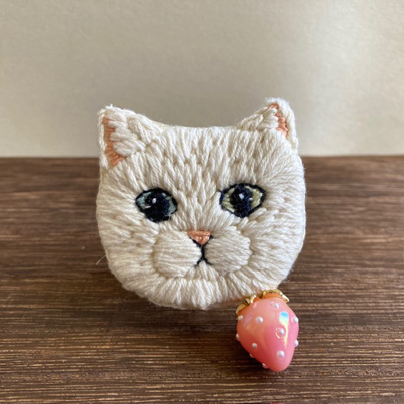 ねこ 刺繍 猫ブローチ✨ ハンドメイド プレゼントにオススメ