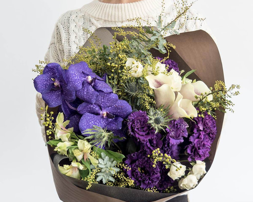 花束】XXXLサイズ｜青・紫／バラ、カラー、ランなど リース hanna 通販