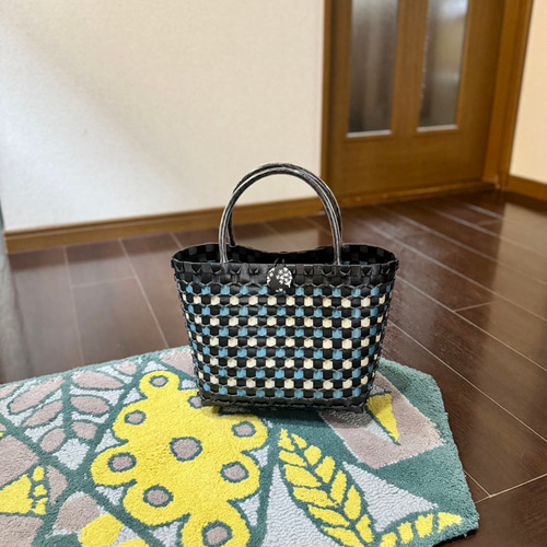 チェック柄 プラスチック製かごバッグ　woven チェック柄 プラスチック製かごバッグ woven チェック柄