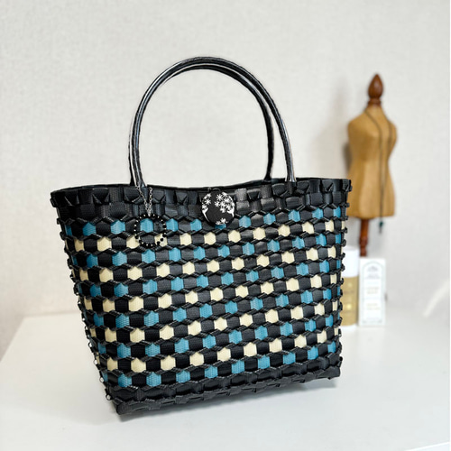 チェック柄 プラスチック製かごバッグ　woven 受注制作～プラかごバッグ☆お買い物カゴ ブラックxホワイト