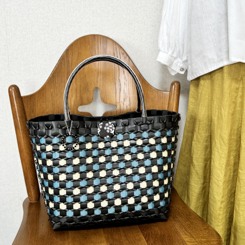 チェック柄 プラスチック製かごバッグ　woven
