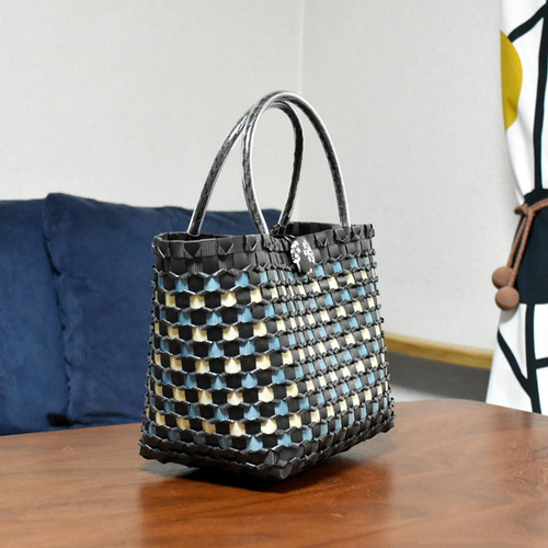 チェック柄 プラスチック製かごバッグ　woven チェック柄 プラスチック製かごバッグ woven チェック柄