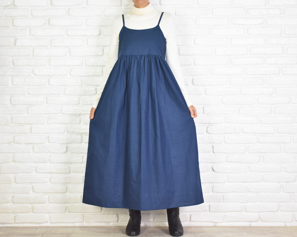 【大きいサイズ】コットン素材のキャミソールギャザーワンピース　ジャンパースカート　＜ネイビー＞