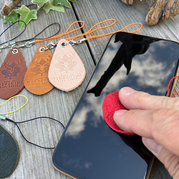 【広島ジビエレザー】鹿革★スマホクリーナーストラップ　液晶画面やメガネがピカピカ 3枚目の画像
