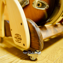 【オーダー品】手作り木工　ギタースタンド （ツートーン）キャスター、転倒防止ベルト 7枚目の画像