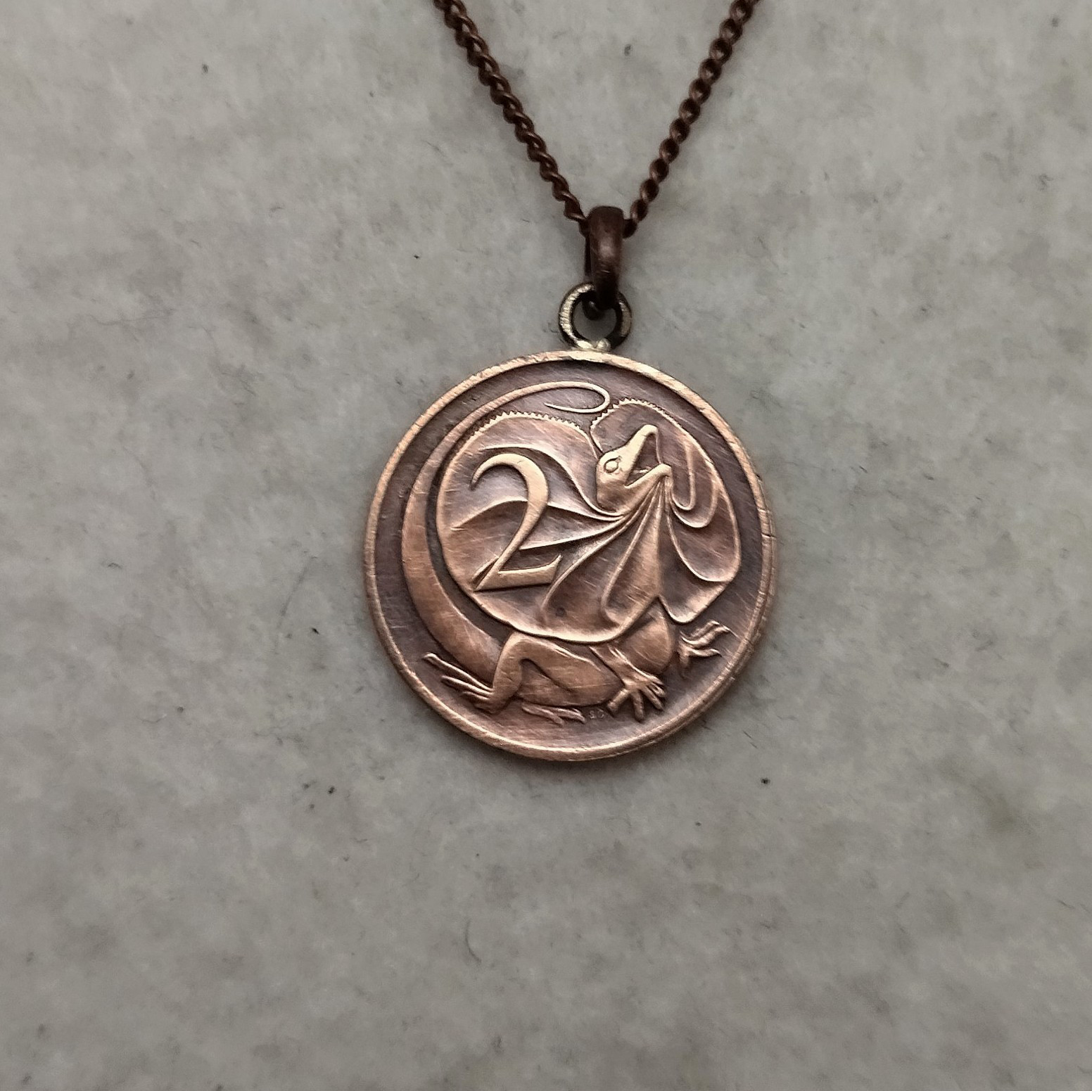 エリマキトカゲ オーストラリアのコインネックレス ネックレス・ペンダント aotama 通販 16962827｜Creema(クリーマ)