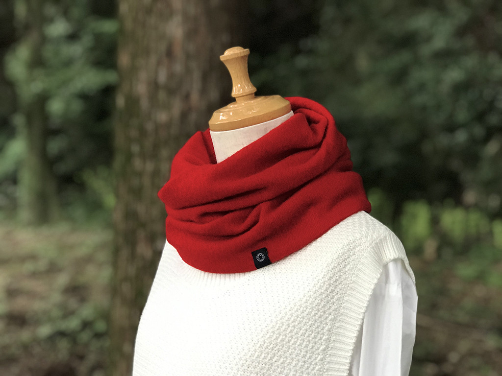 温度を纏う。純カシミヤねじりスヌード ［Basic Design］レッド